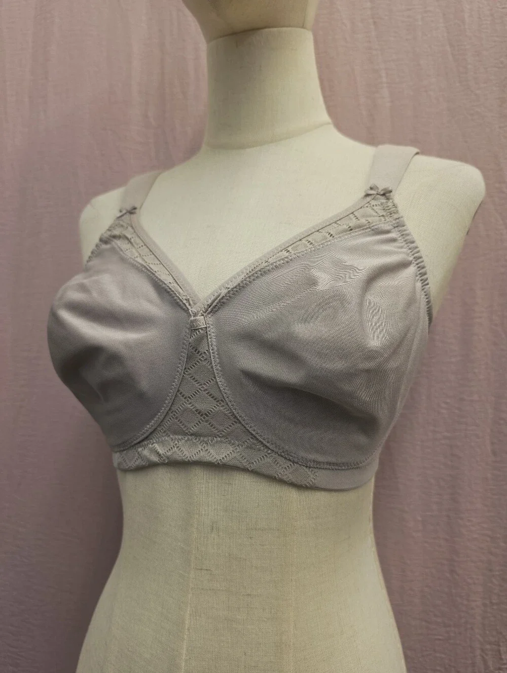 Glamorise MagicLift Seamless Support T-Shirt Bra- Taupe, 36C NWOT!